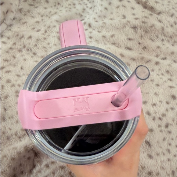 Stanley Pink valentine’s Day edition, 2026 Quencher H2.0 Tumbler - Picture 6 of 8